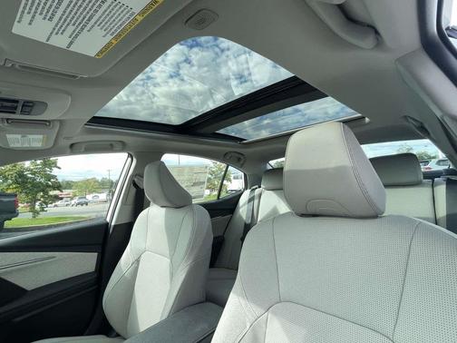 Wind Chill Pearl [extra_cost_color] 2026 Toyota Camry XLE