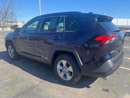 2022 Toyota RAV4 Hybrid XLE