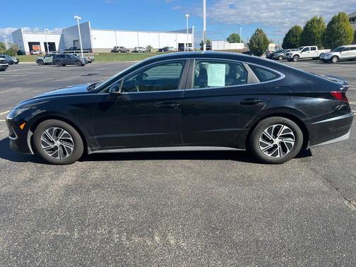 2023 Hyundai SONATA Hybrid Base