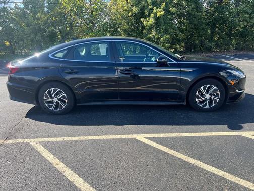 2023 Hyundai SONATA Hybrid Base