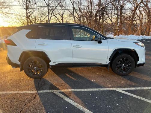 2022 Toyota RAV4 Hybrid SE