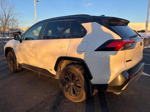 2022 Toyota RAV4 Hybrid SE