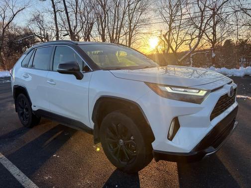 2022 Toyota RAV4 Hybrid SE