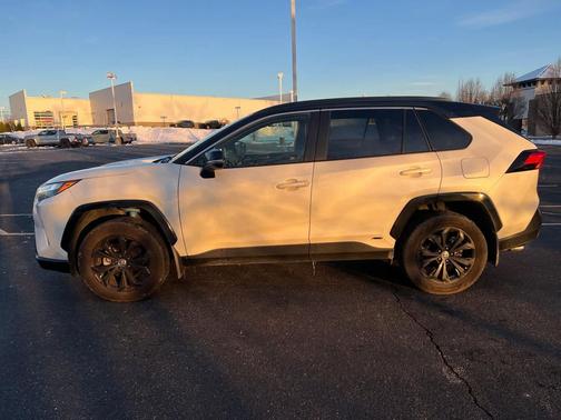 2022 Toyota RAV4 Hybrid SE