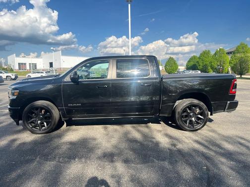 Diamond Black Crystal Pearlcoat 2024 RAM 1500 Laramie