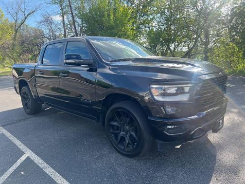 Diamond Black Crystal Pearlcoat 2024 RAM 1500 Laramie