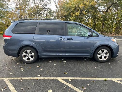 2014 Toyota Sienna LE