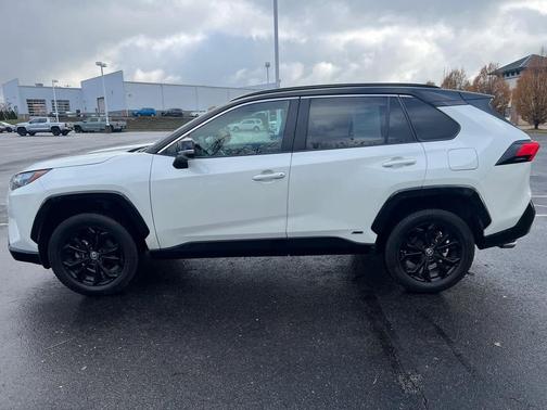 2022 Toyota RAV4 Hybrid SE