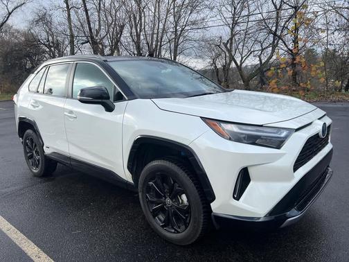 2022 Toyota RAV4 Hybrid SE