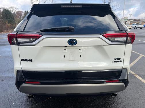 2022 Toyota RAV4 Hybrid SE
