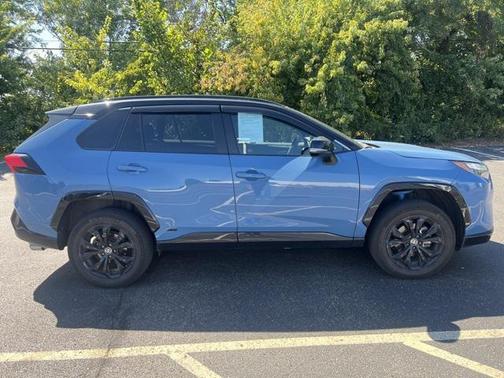 2022 Toyota RAV4 Hybrid SE