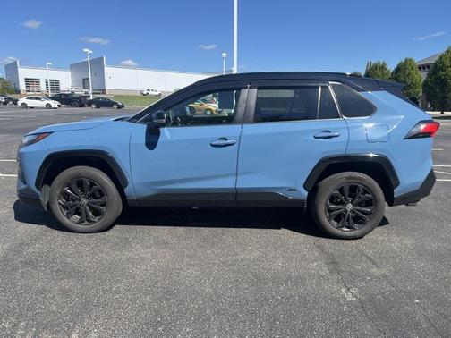 2022 Toyota RAV4 Hybrid SE