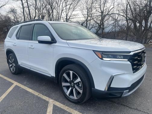 2025 Honda Pilot Touring 8-Passenger