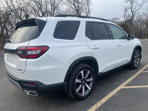 2025 Honda Pilot Touring 8-Passenger