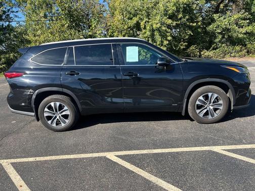 2022 Toyota Highlander Hybrid XLE