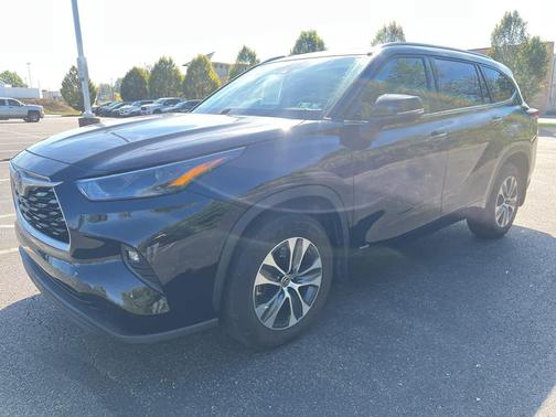 2022 Toyota Highlander Hybrid XLE