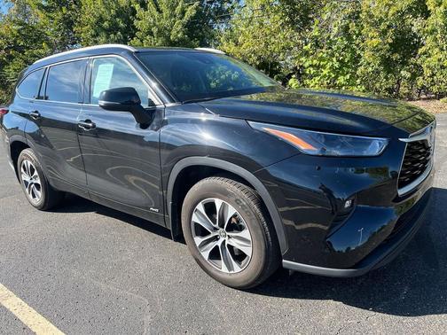 2022 Toyota Highlander Hybrid XLE