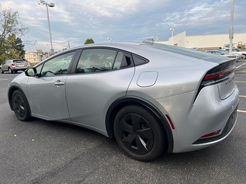 2025 Toyota Prius LE