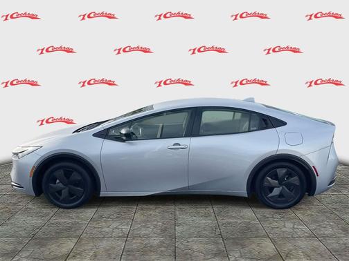 2025 Toyota Prius LE
