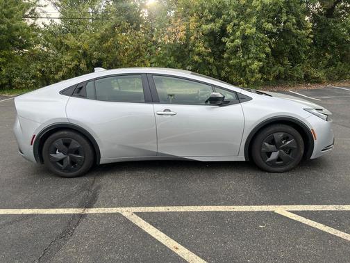 2025 Toyota Prius LE