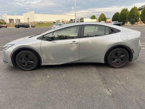 2025 Toyota Prius LE