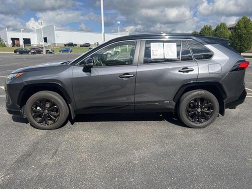 2022 Toyota RAV4 Hybrid SE