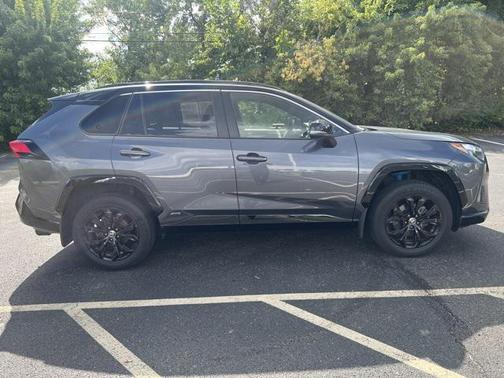 2022 Toyota RAV4 Hybrid SE