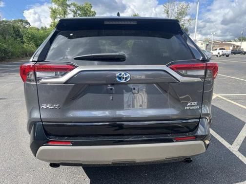 2022 Toyota RAV4 Hybrid SE
