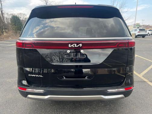 2024 Kia Carnival SX