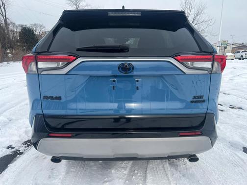2022 Toyota RAV4 Hybrid SE