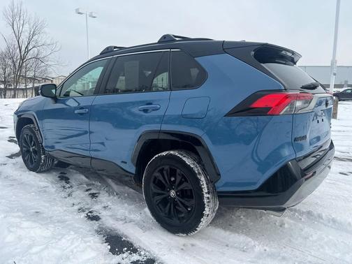 2022 Toyota RAV4 Hybrid SE