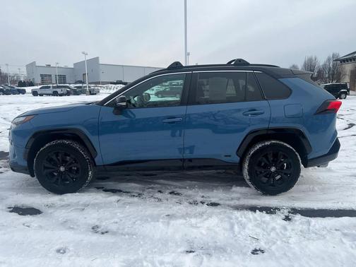 2022 Toyota RAV4 Hybrid SE