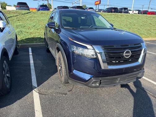 2022 Nissan Pathfinder SV 4WD