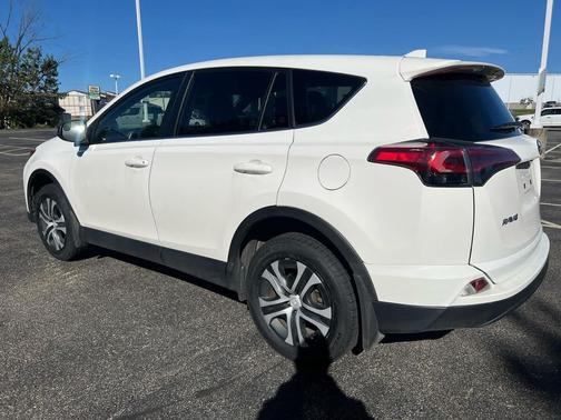 Super White 2018 Toyota RAV4 LE