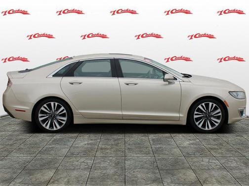 Photo 2 of 32 of 2017 Lincoln MKZ Reserve