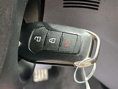 Hot Pepper Red Metallic Tinted Clearcoat 2022 Ford Ranger XL