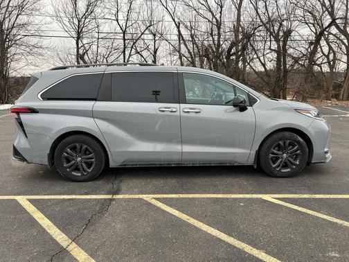 2024 Toyota Sienna XSE 7 Passenger