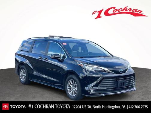 Midnight Black Metallic 2025 Toyota Sienna XLE