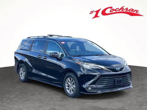 Midnight Black Metallic 2025 Toyota Sienna XLE