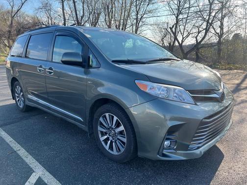 2020 Toyota Sienna XLE