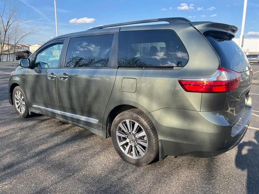 2020 Toyota Sienna XLE