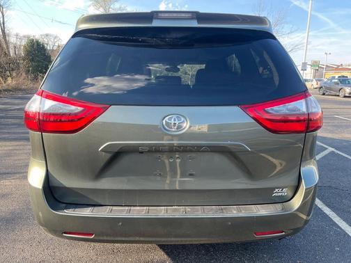 2020 Toyota Sienna XLE
