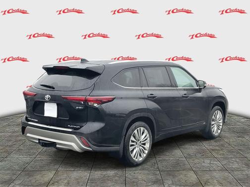 2026 Toyota Highlander Hybrid Platinum