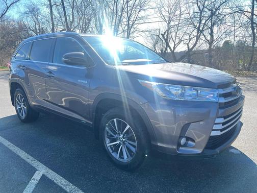 Predawn Gray Mica 2019 Toyota Highlander Hybrid XLE