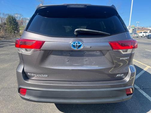Predawn Gray Mica 2019 Toyota Highlander Hybrid XLE
