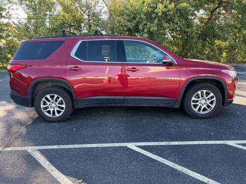 2021 Chevrolet Traverse LT Cloth