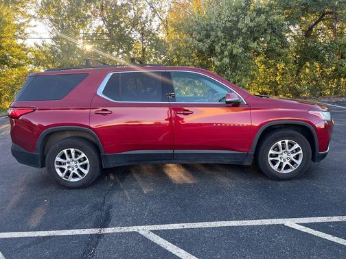 2021 Chevrolet Traverse LT Cloth