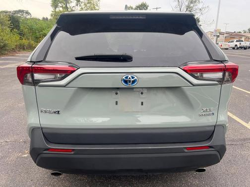 2021 Toyota RAV4 Hybrid XLE