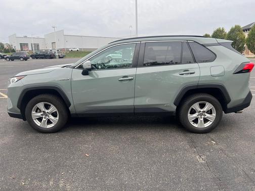 2021 Toyota RAV4 Hybrid XLE