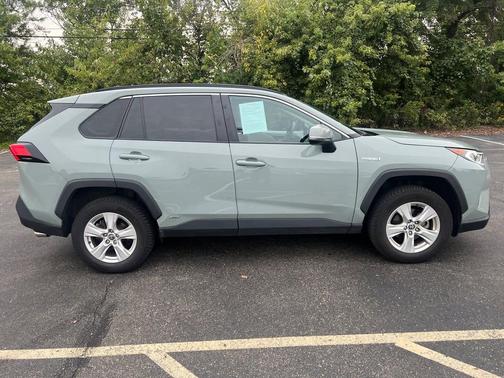 2021 Toyota RAV4 Hybrid XLE